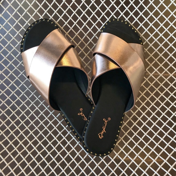 Cross strap Sandals - Picture 4 of 6